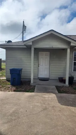 $850 | 2105 Breezeway Circle, Ingleside, TX 78362