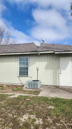 $850 | 2105 Breezeway Circle, Ingleside, TX 78362
