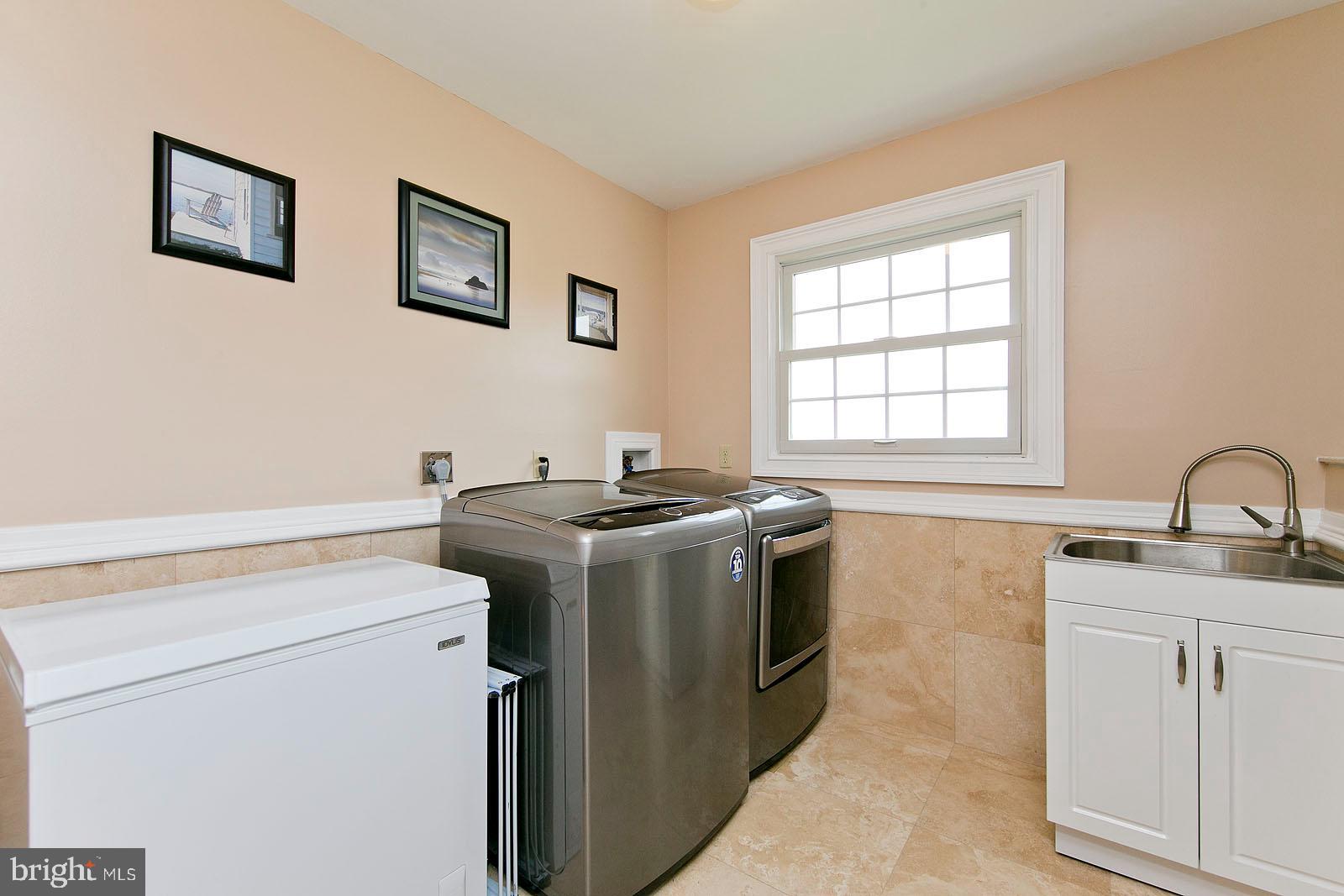 3708 Apple Pie Ridge Road Winchester, VA 22603 - Photo 18 of 46 Laundry/bathroom