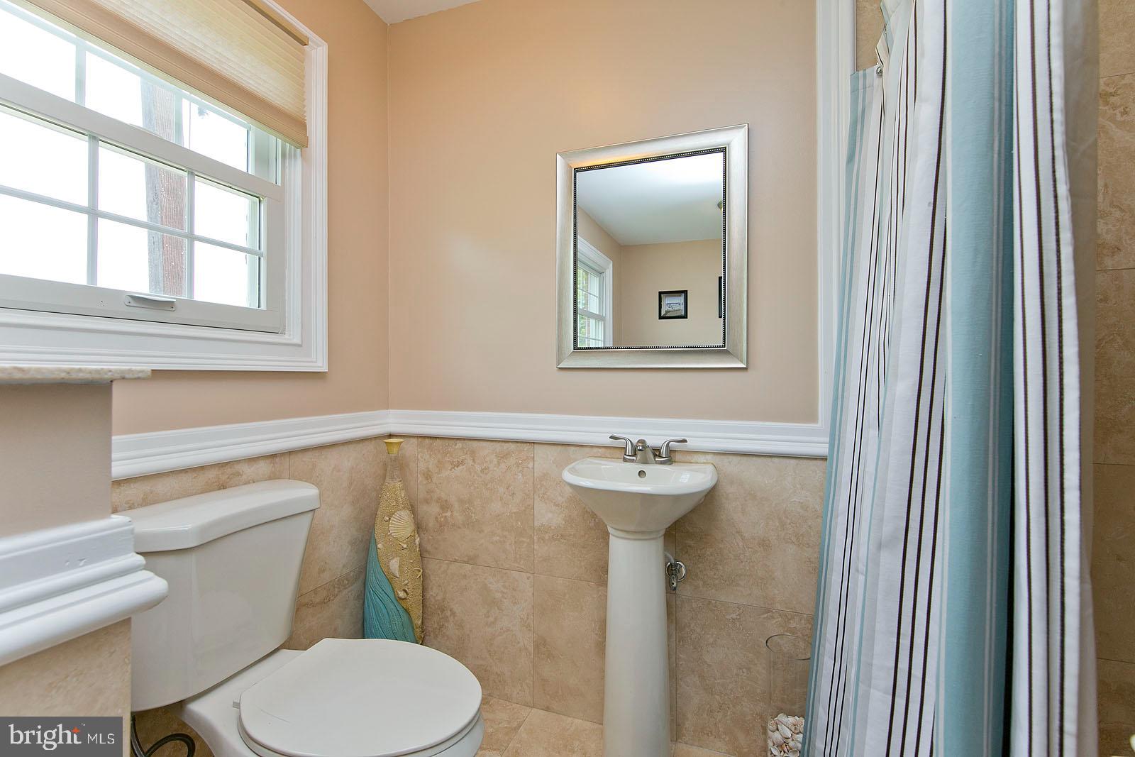 3708 Apple Pie Ridge Road Winchester, VA 22603 - Photo 19 of 46 Laundry/bathroom