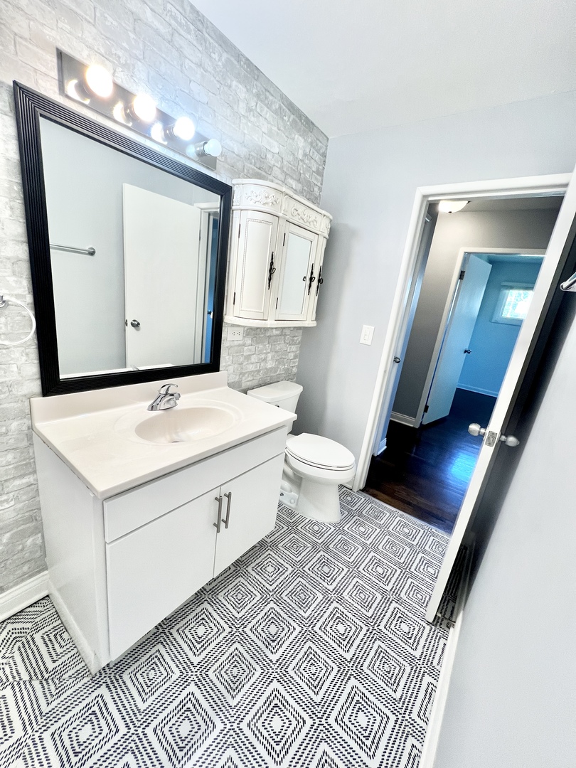 128 East Normandy Drive Addison, IL 60101 - Photo 14 of 17