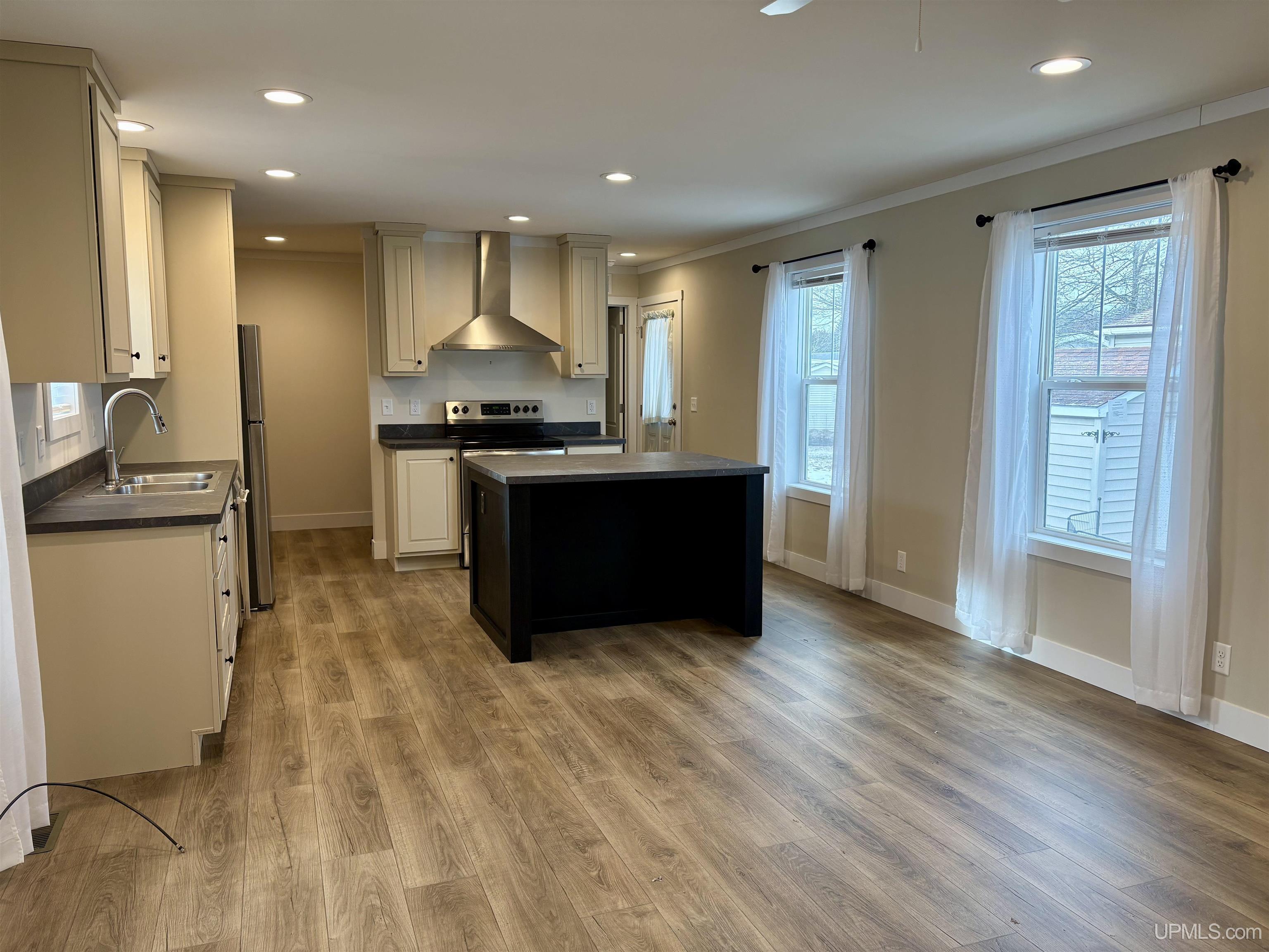 2722 South Hill Road Gladstone, MI 49837 - Photo 4 of 23 Gallery Image 4