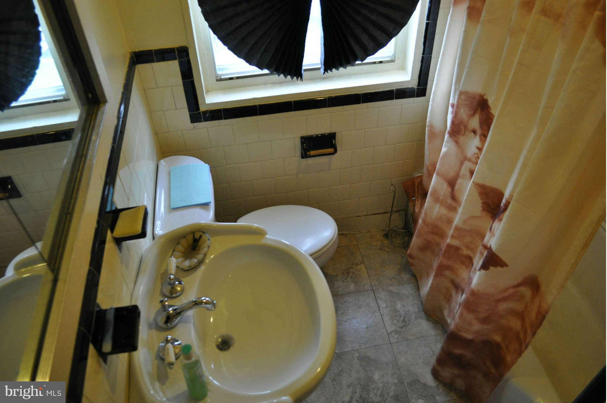 934 Masefield Road Baltimore, MD 21207 - Photo 14 of 23 Bath