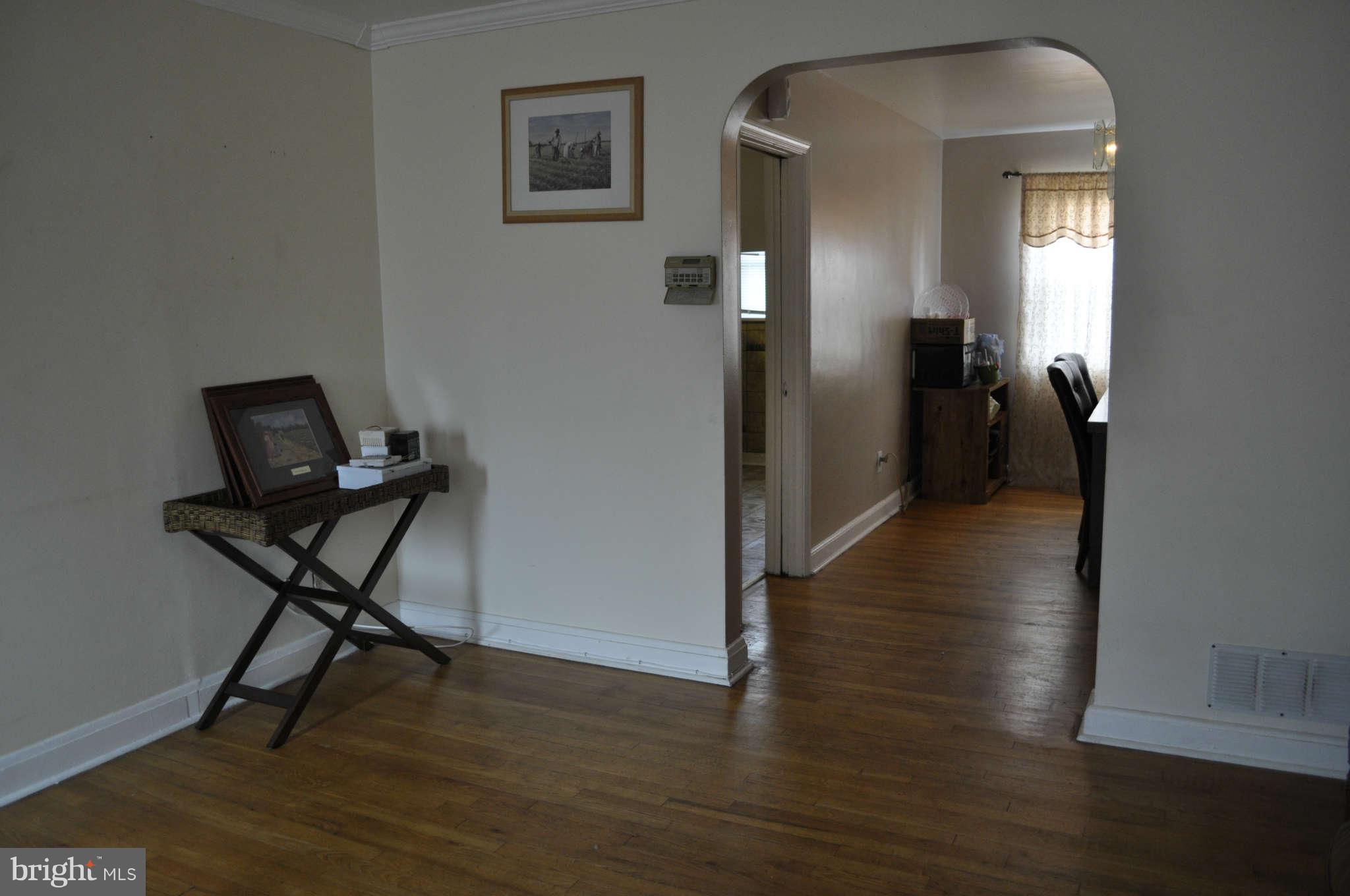 934 Masefield Road Baltimore, MD 21207 - Photo 3 of 23 Interior General