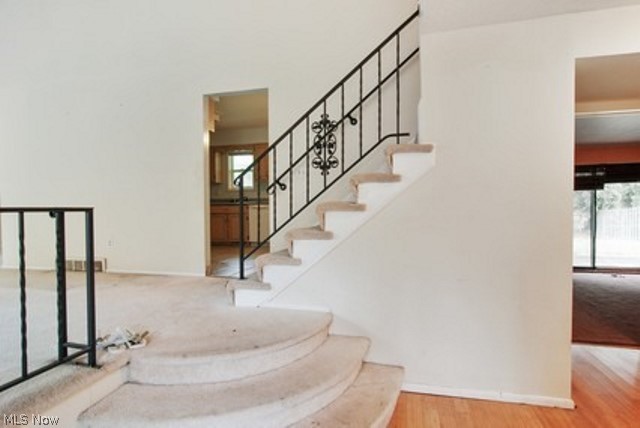 4640 McFarland Road Cleveland, OH 44121 - Photo 5 of 25 Gallery Image 5