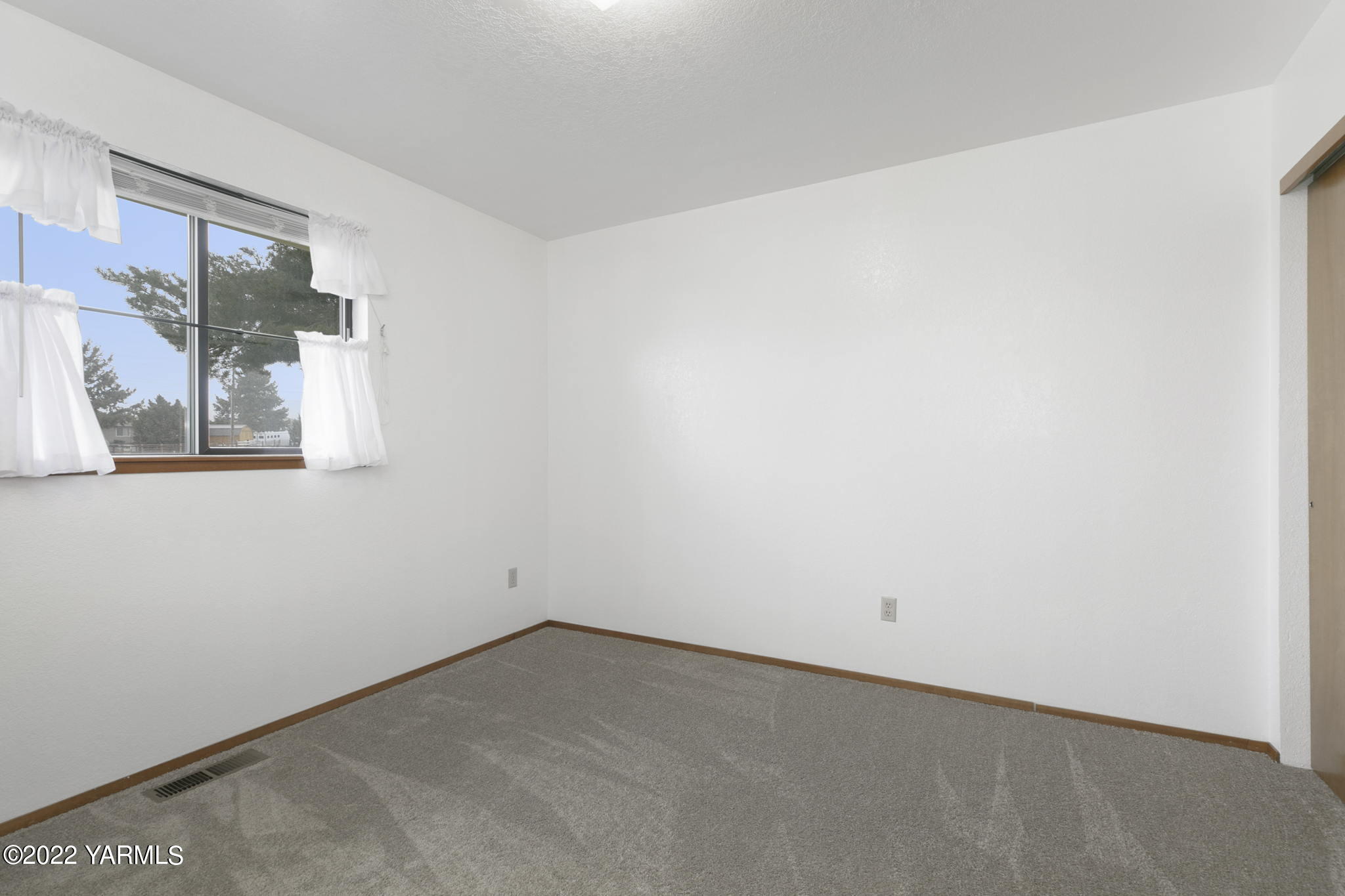 1220 Sheep Company Road Selah, WA 98942 - Photo 11 of 22 Bedroom 2