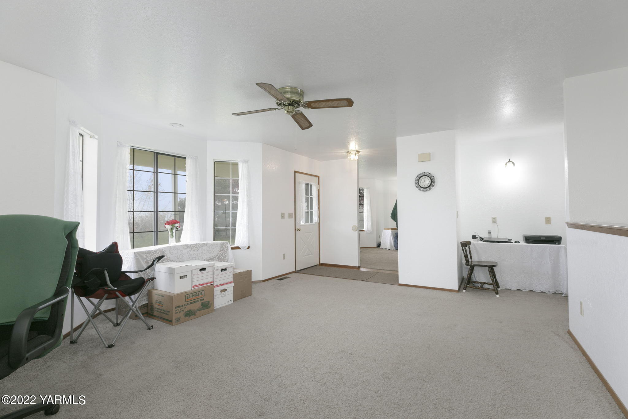 1220 Sheep Company Road Selah, WA 98942 - Photo 3 of 22 Living Room