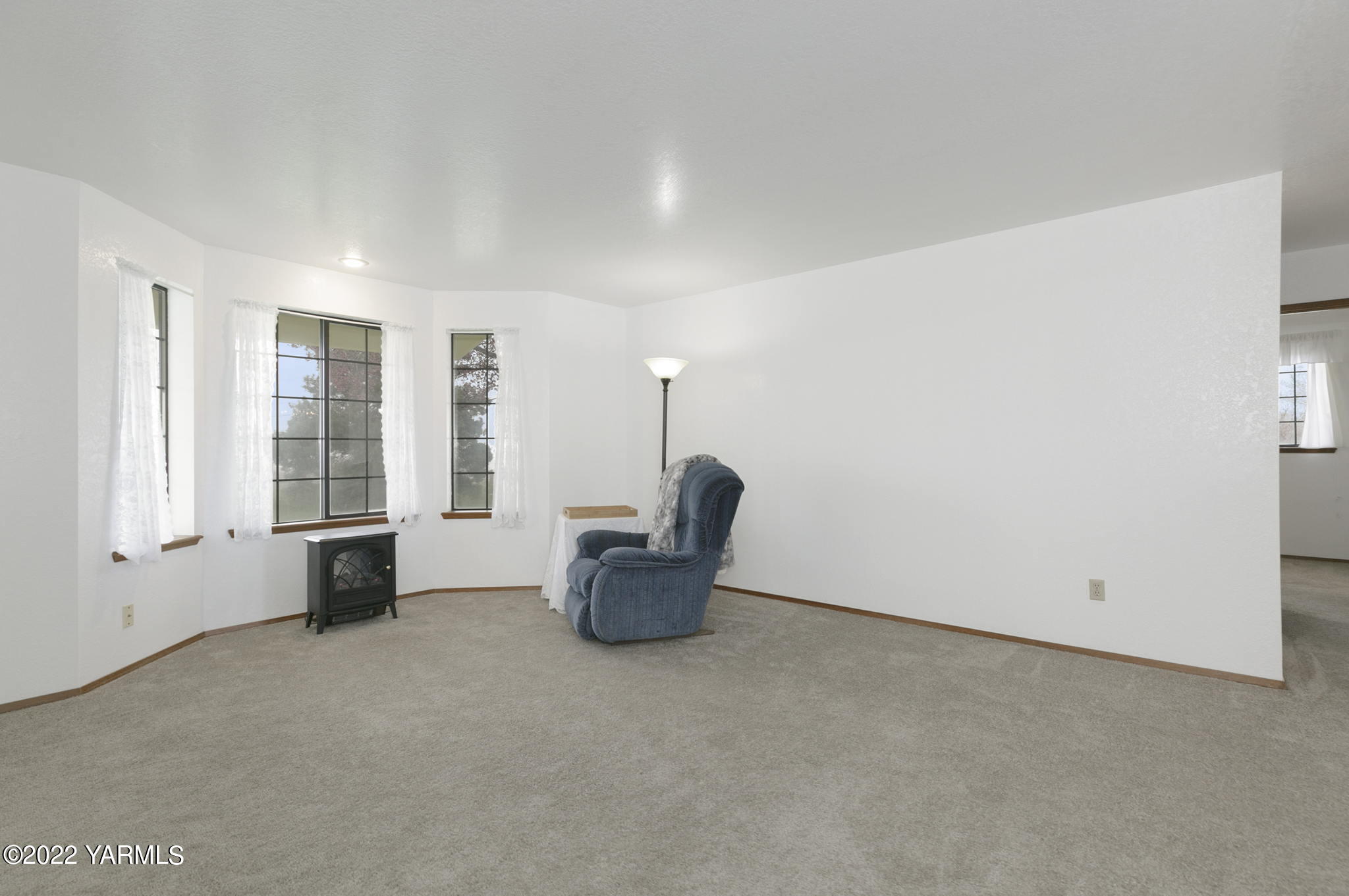 1220 Sheep Company Road Selah, WA 98942 - Photo 4 of 22 Living Room 2