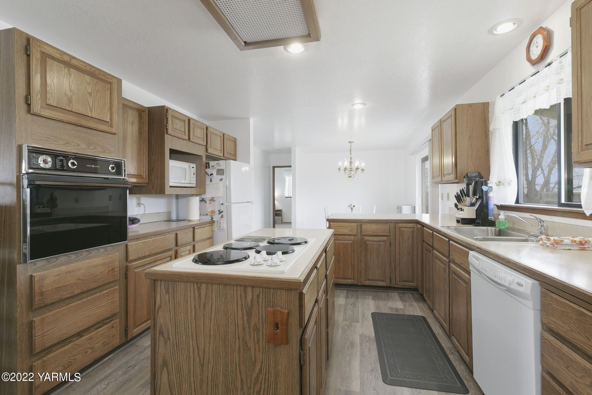 1220 Sheep Company Road Selah, WA 98942 - Photo 8 of 22 Kitchen