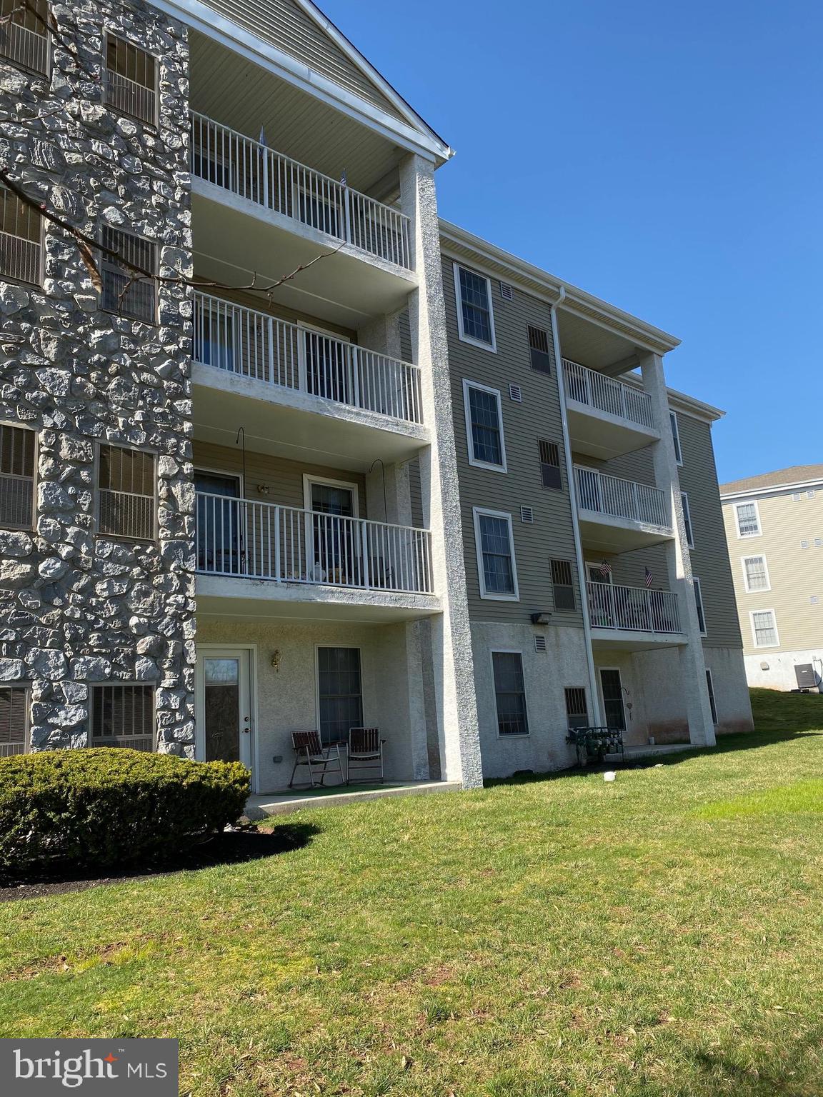 202 Brandon Road Norristown, PA 19403 - Photo 14 of 19 Patio at ground level