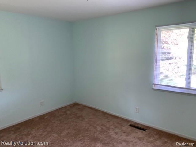 3186 West Oregon Road Lapeer, MI 48446 - Photo 10 of 17 IMG_8990.jpg