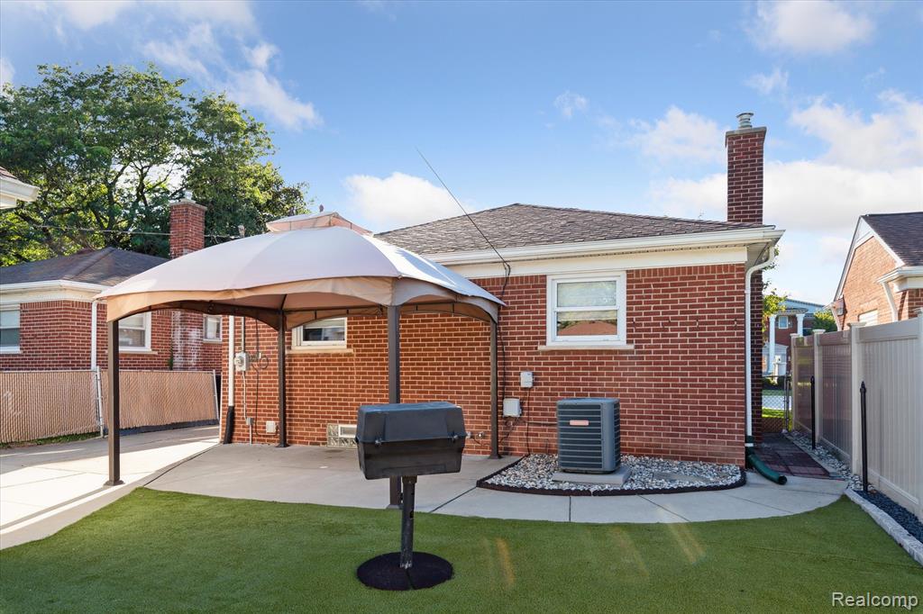 10019 Reeck Road Allen Park, MI 48101 - Photo 43 of 46