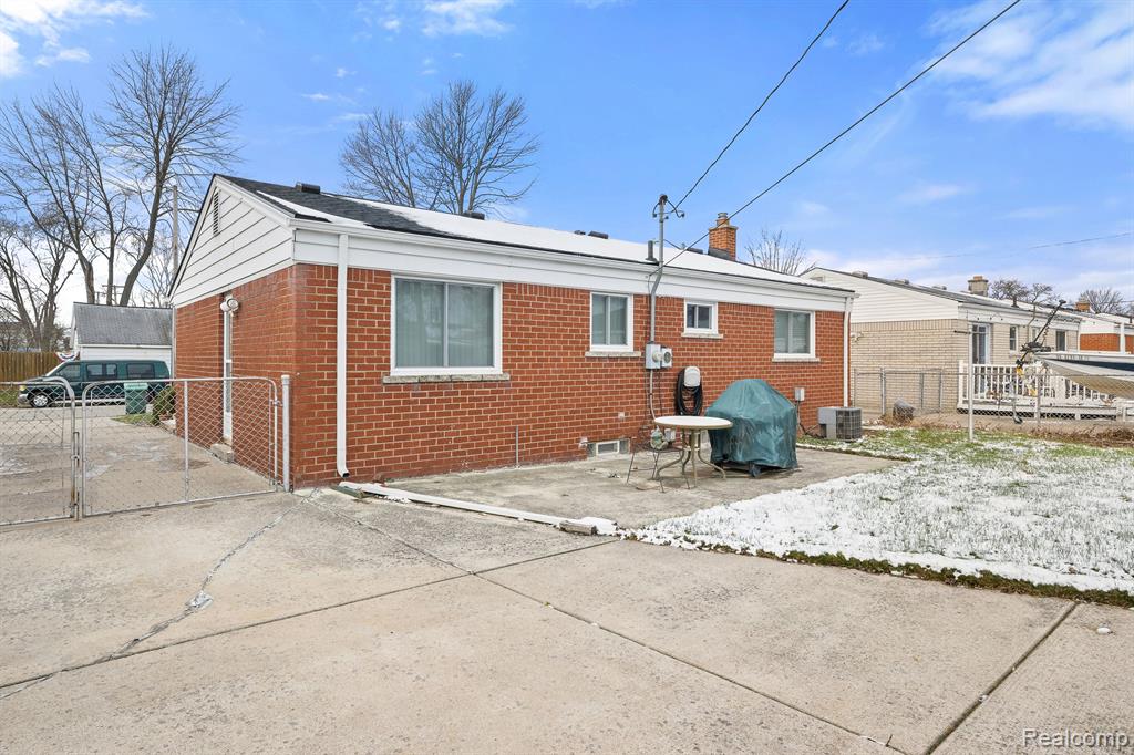 6416 Dillon Road Garden City, MI 48135 - Photo 4 of 25