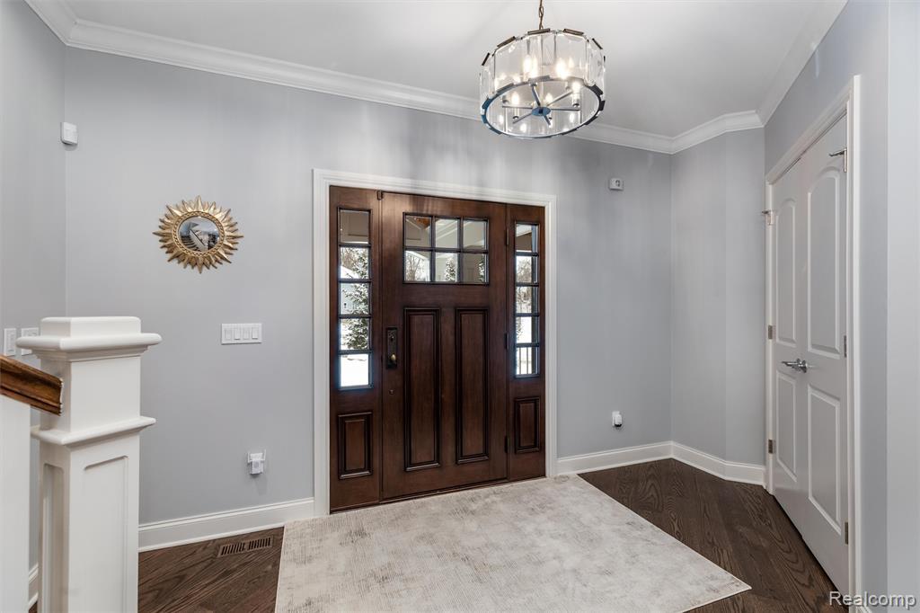 323 Terry Avenue Rochester, MI 48307 - Photo 5 of 62 Gallery Image 5