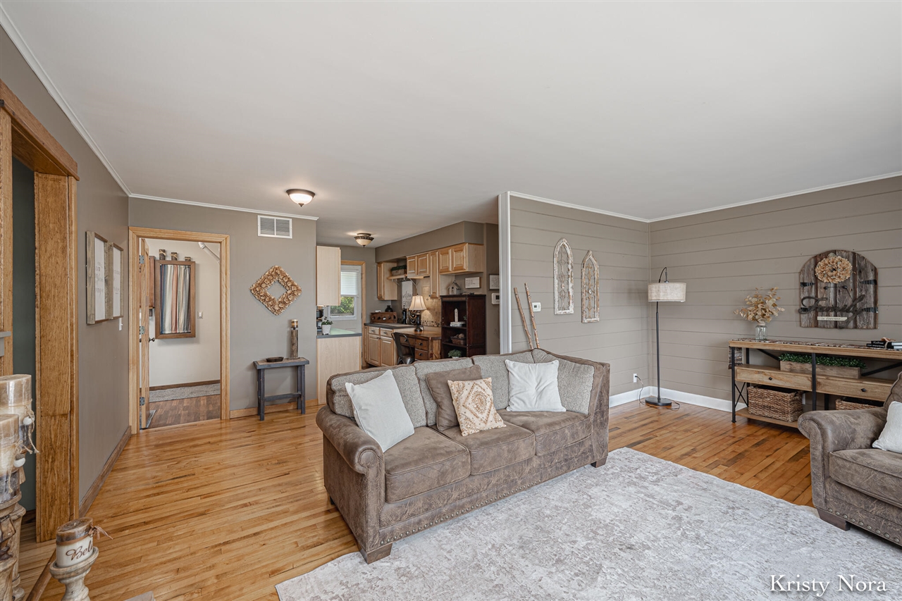 5937 East Pakes Road Crystal, MI 48818 - Photo 8 of 34
