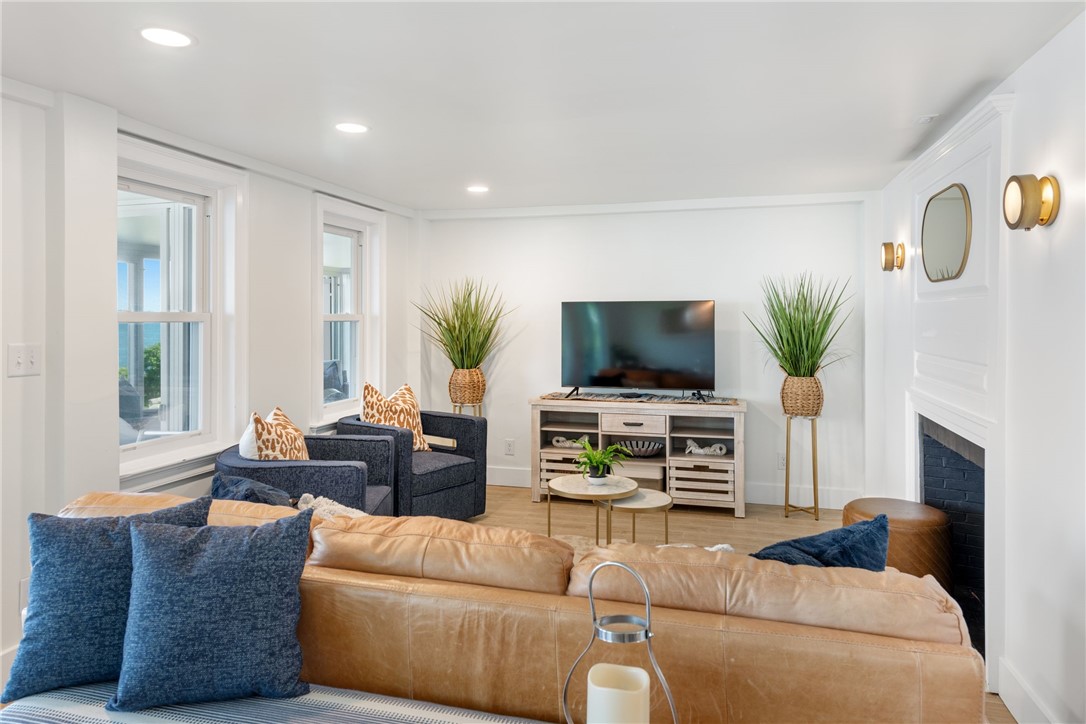 376 East Shore Road Jamestown, RI 02835 - Photo 15 of 37