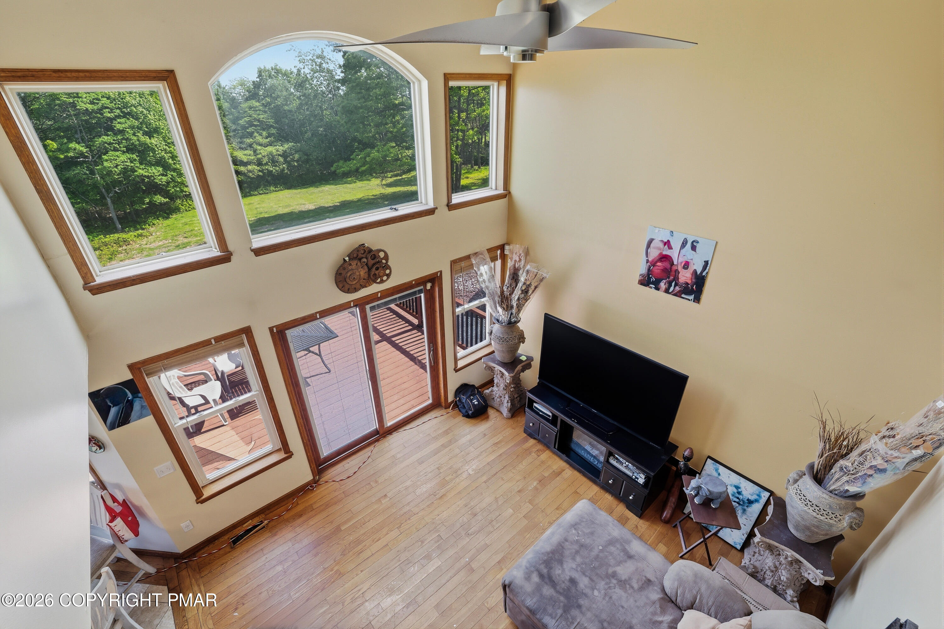 2607 Ramon Drive Blakeslee, PA 18610 - Photo 22 of 67 Living Room