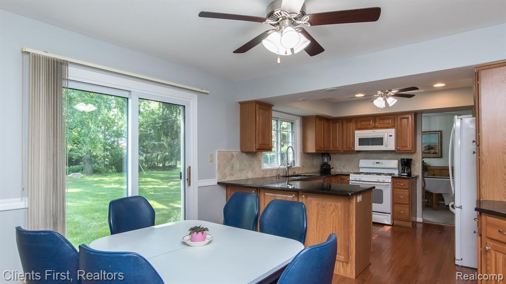 627 Castlebar Drive Rochester Hills, MI 48309 - Photo 9 of 34