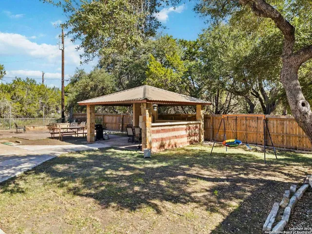 $2,300 | 2481 Lakeshore Drive, Canyon Lake, TX 78133