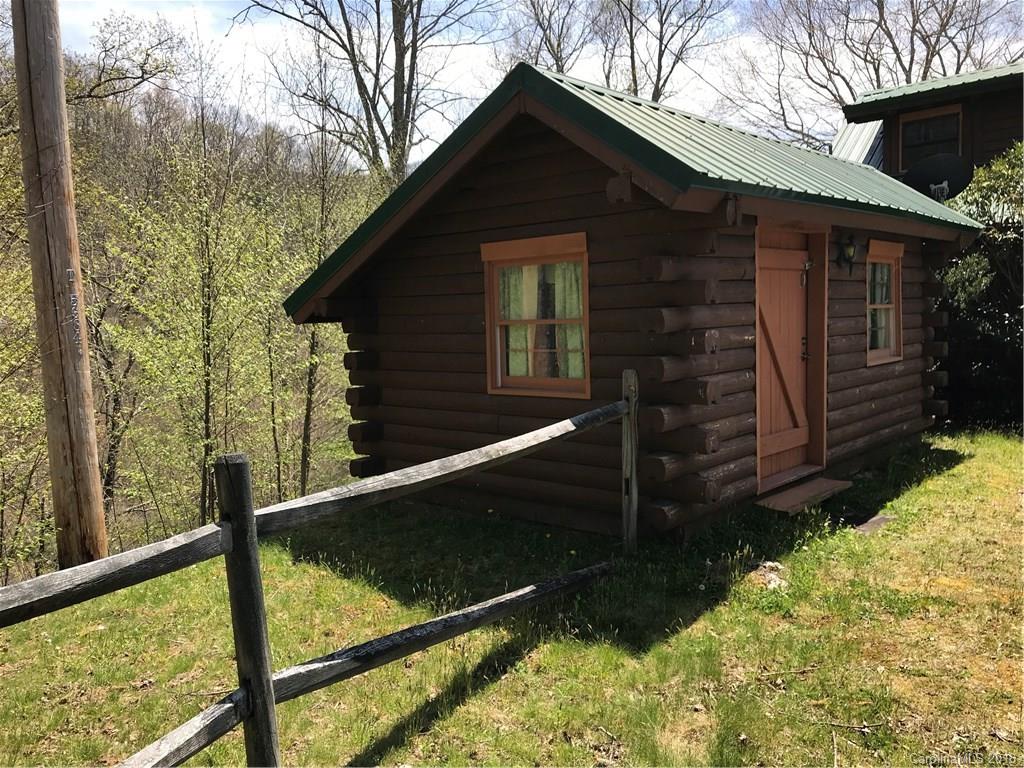 81 Little Roundtop Road Clyde, NC 28721 - Photo 7 of 20