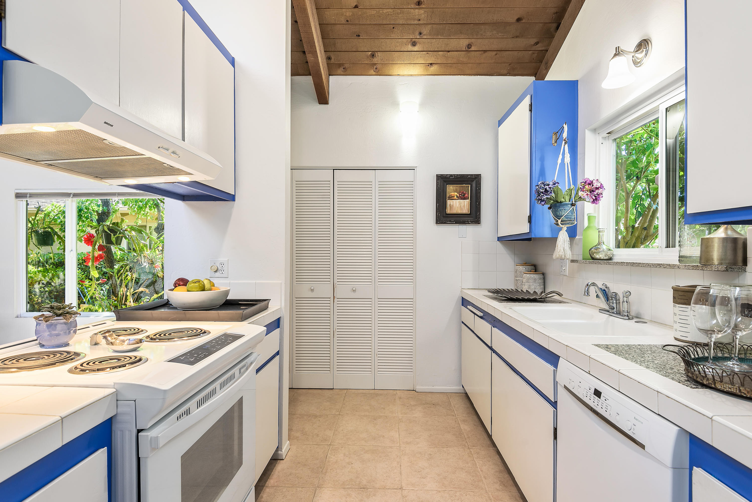 27 North San Marcos Road, Unit B Santa Barbara, CA 93111 - Photo 8 of 19 08 - Kitchen