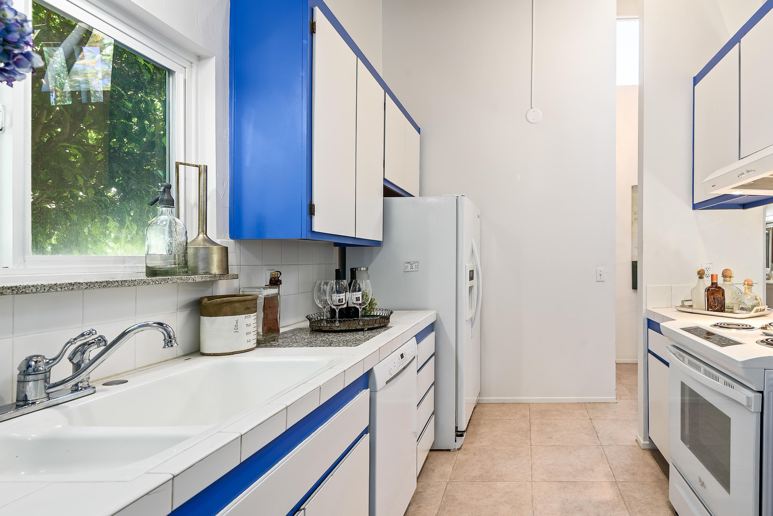 27 North San Marcos Road, Unit B Santa Barbara, CA 93111 - Photo 9 of 19 09 - Kitchen