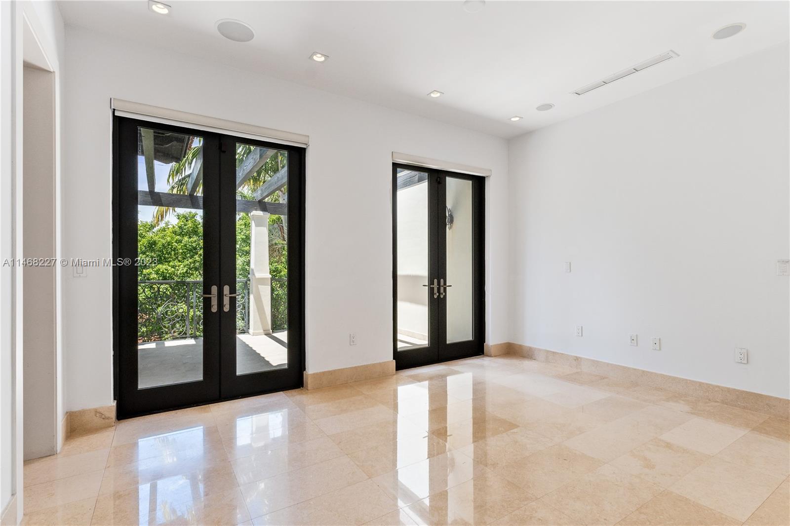 512 Fernwood Road, Unit 2 Key Biscayne, FL 33149 - Photo 19 of 23 an empty room with windows and view