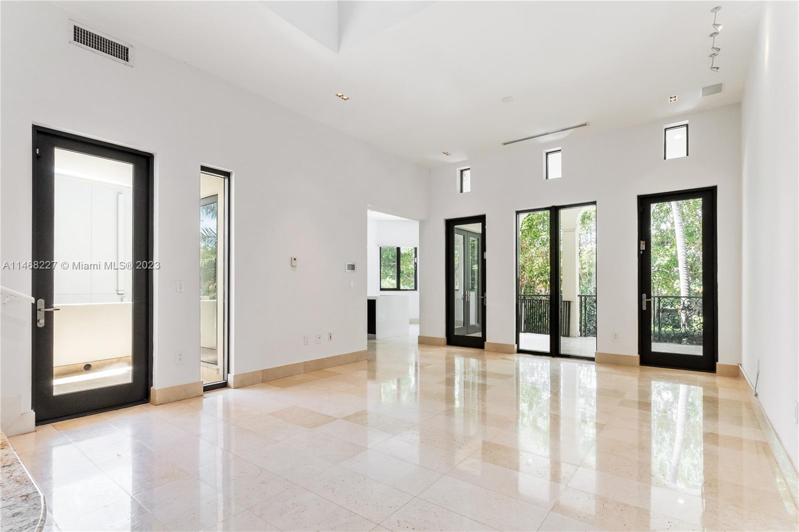 512 Fernwood Road, Unit 2 Key Biscayne, FL 33149 - Photo 20 of 23 a view of an entryway with an entryway