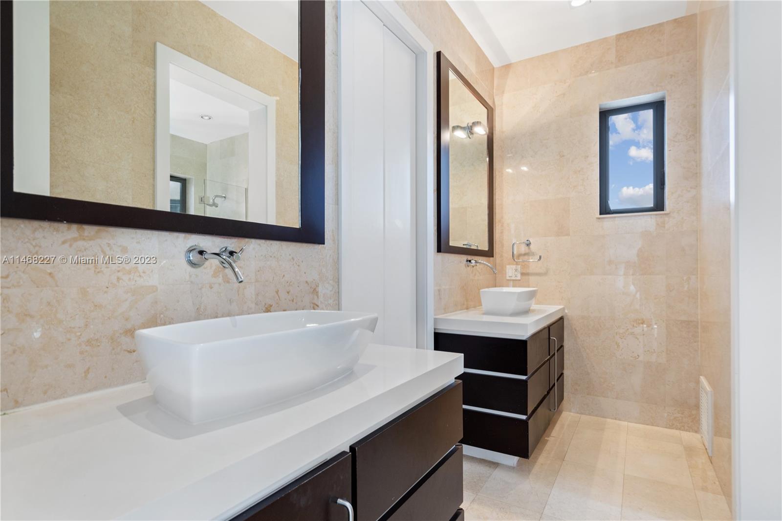 512 Fernwood Road, Unit 2 Key Biscayne, FL 33149 - Photo 7 of 23 a bathroom with a sink a mirror and a bathtub