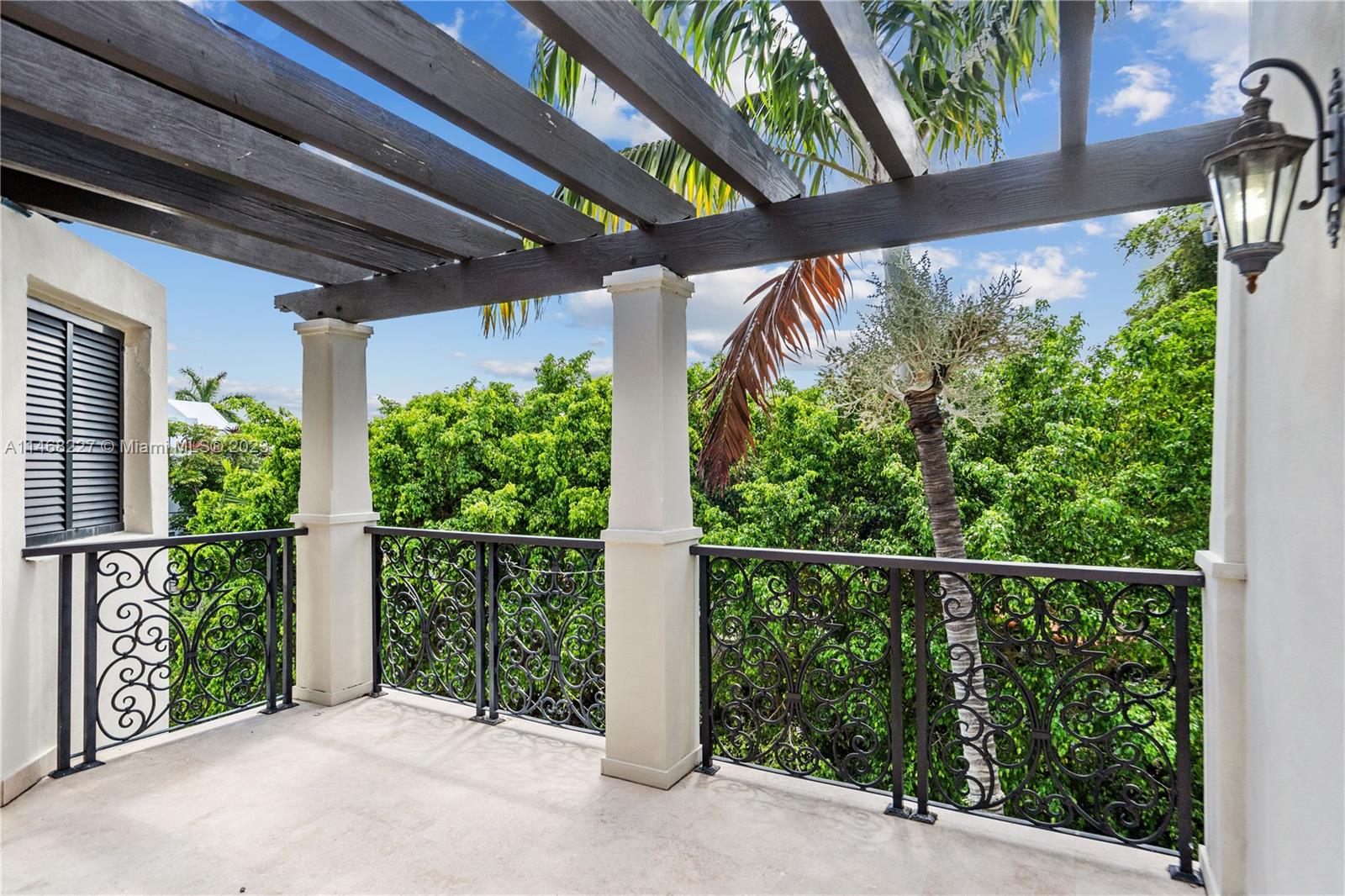 512 Fernwood Road, Unit 2 Key Biscayne, FL 33149 - Photo 10 of 23 a view of a porch