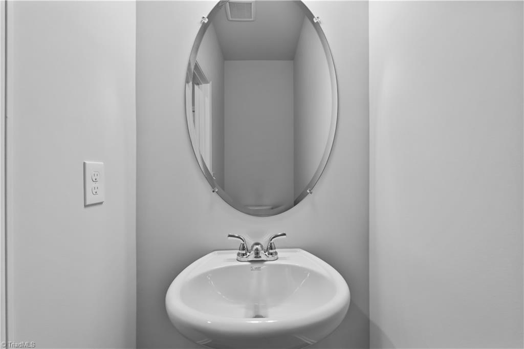 5079 Fallmeade Road Kernersville, NC 27284 - Photo 19 of 40 Powder Room
