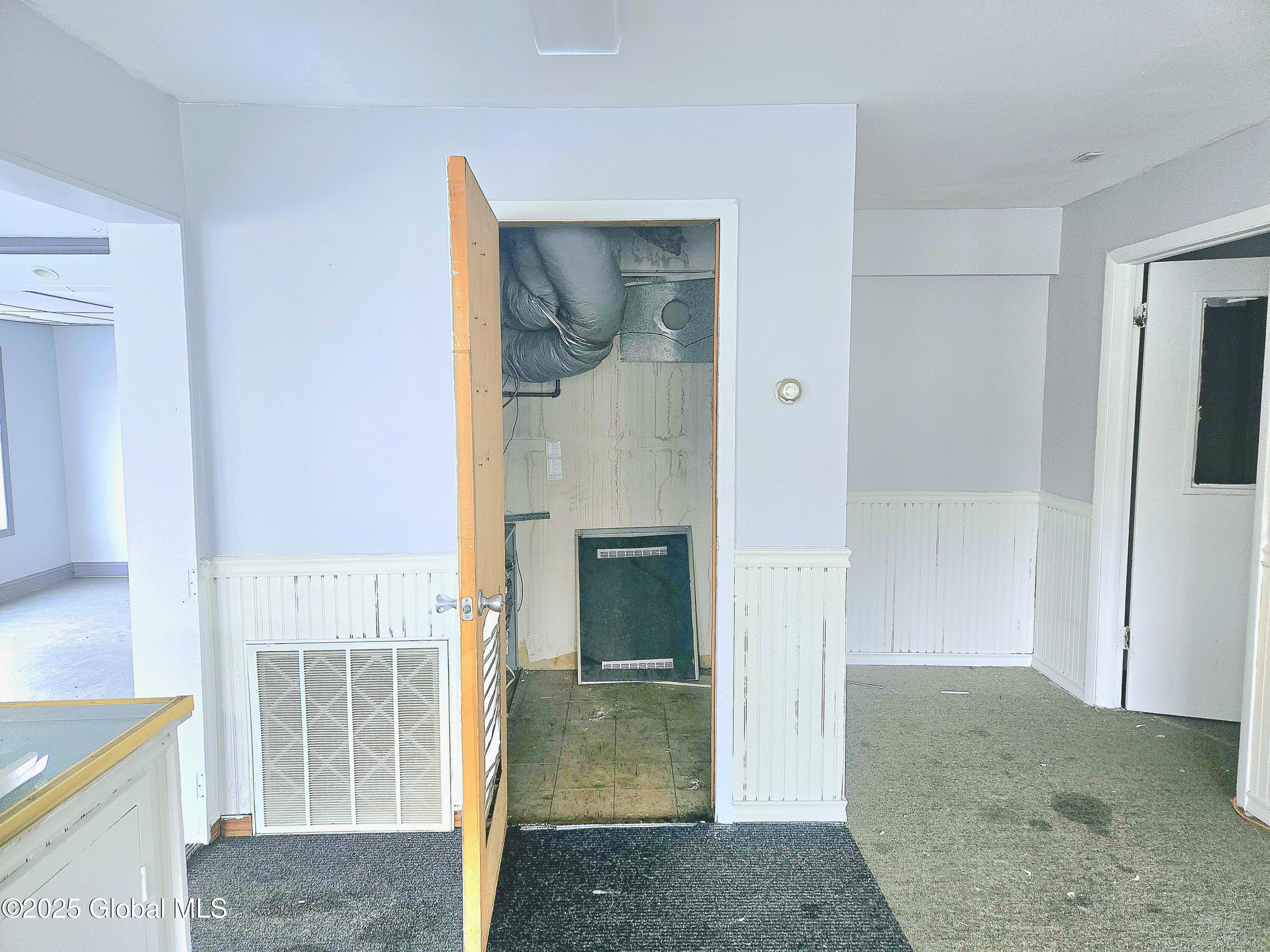 1904 Broadway Watervliet, NY 12189 - Photo 18 of 41 20250416_153535