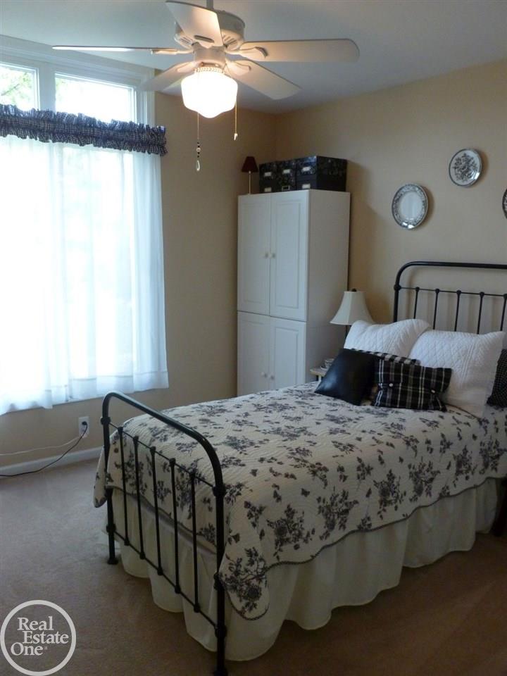 1901 Grayslake Drive Rochester Hills, MI 48306 - Photo 25 of 45