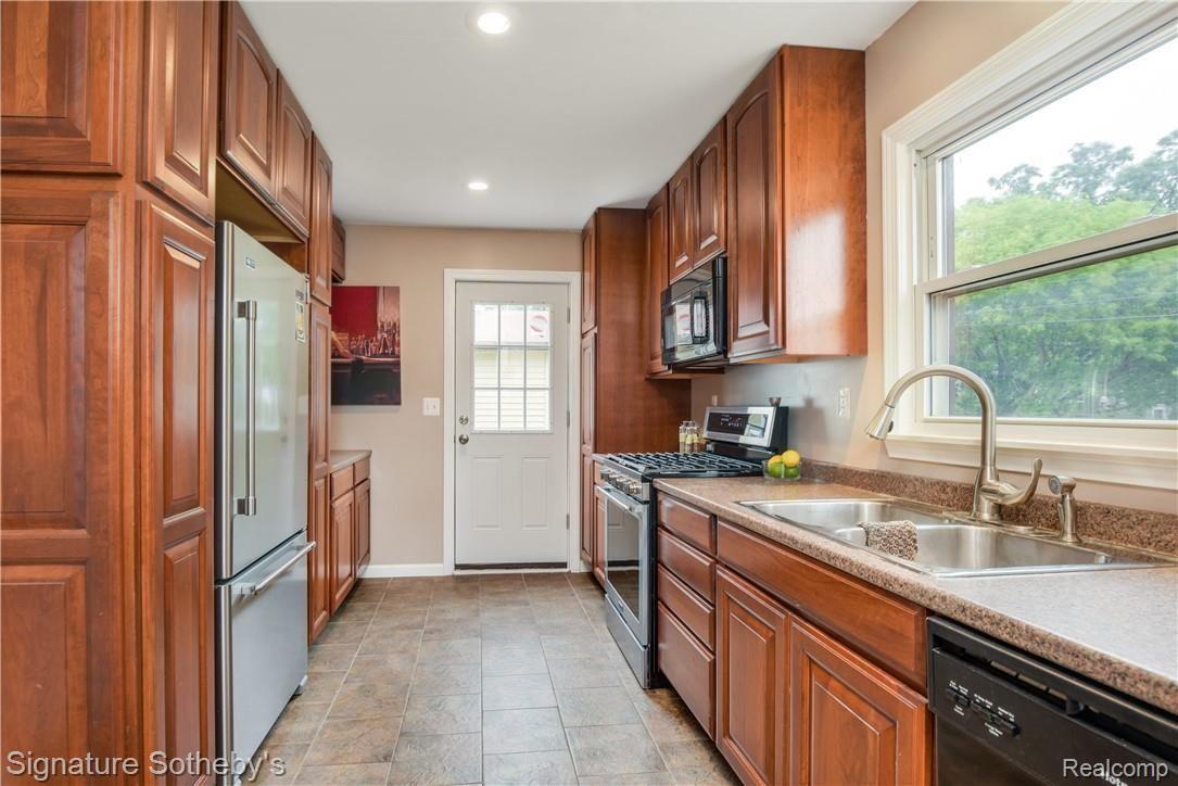 3502 Normandy Road Royal Oak, MI 48073 - Photo 9 of 24 Kitchen 1.jpg