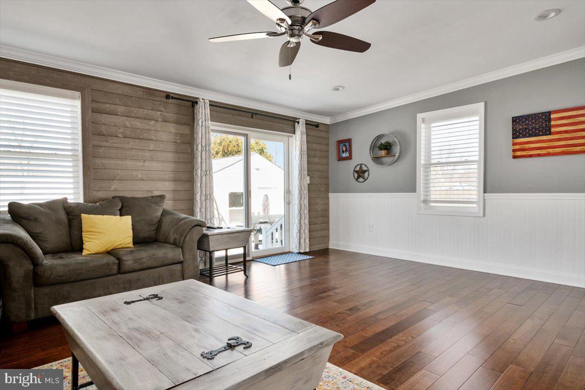 8376 Lockwood Road Pasadena, MD 21122 - Photo 11 of 32