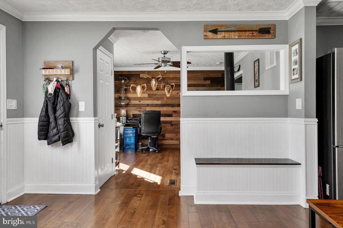 8376 Lockwood Road Pasadena, MD 21122 - Photo 12 of 32