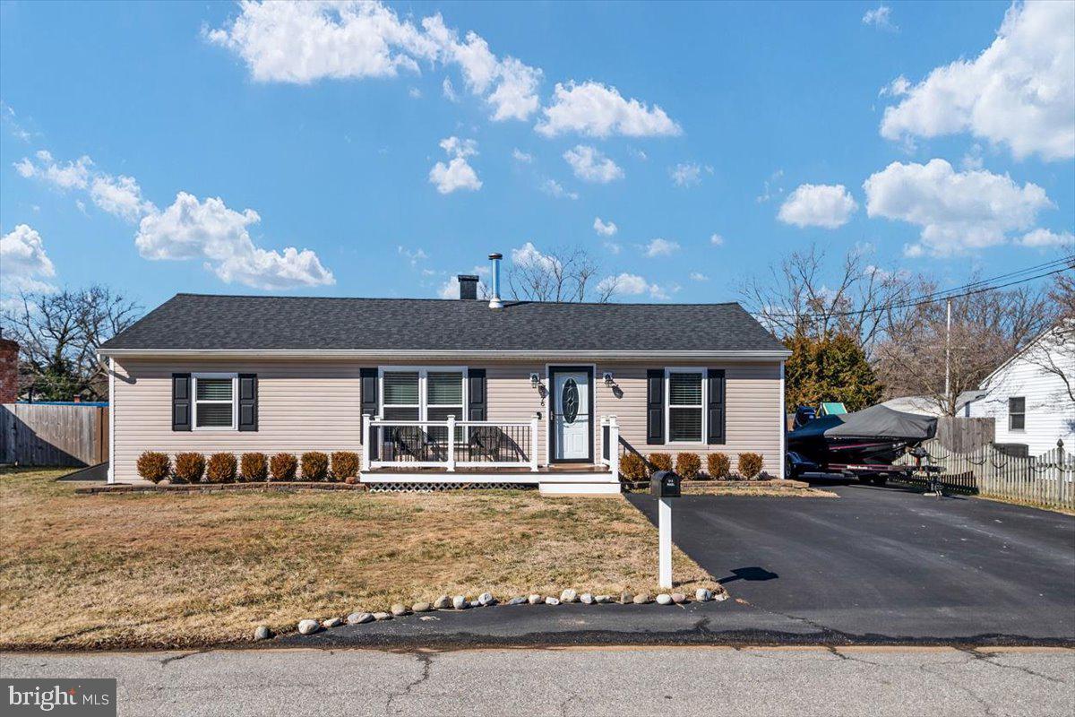 8376 Lockwood Road Pasadena, MD 21122 - Photo 2 of 32