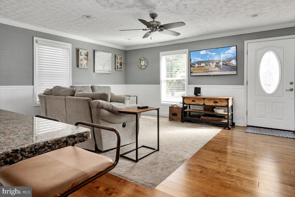 8376 Lockwood Road Pasadena, MD 21122 - Photo 5 of 32