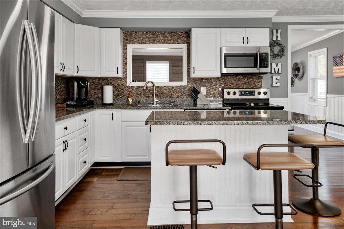 8376 Lockwood Road Pasadena, MD 21122 - Photo 6 of 32