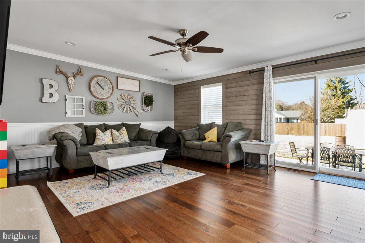 8376 Lockwood Road Pasadena, MD 21122 - Photo 9 of 32