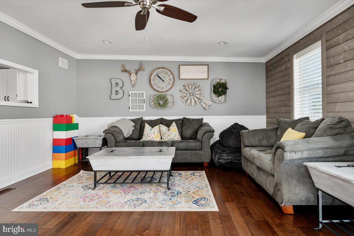 8376 Lockwood Road Pasadena, MD 21122 - Photo 10 of 32