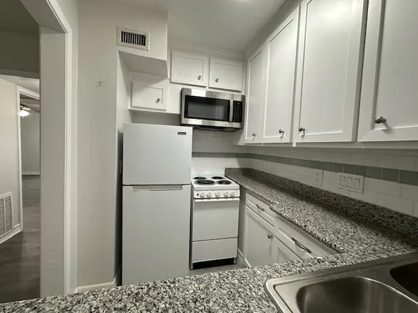 $1,295 | 3400 Timmons Lane, Unit 24, Houston, TX 77027