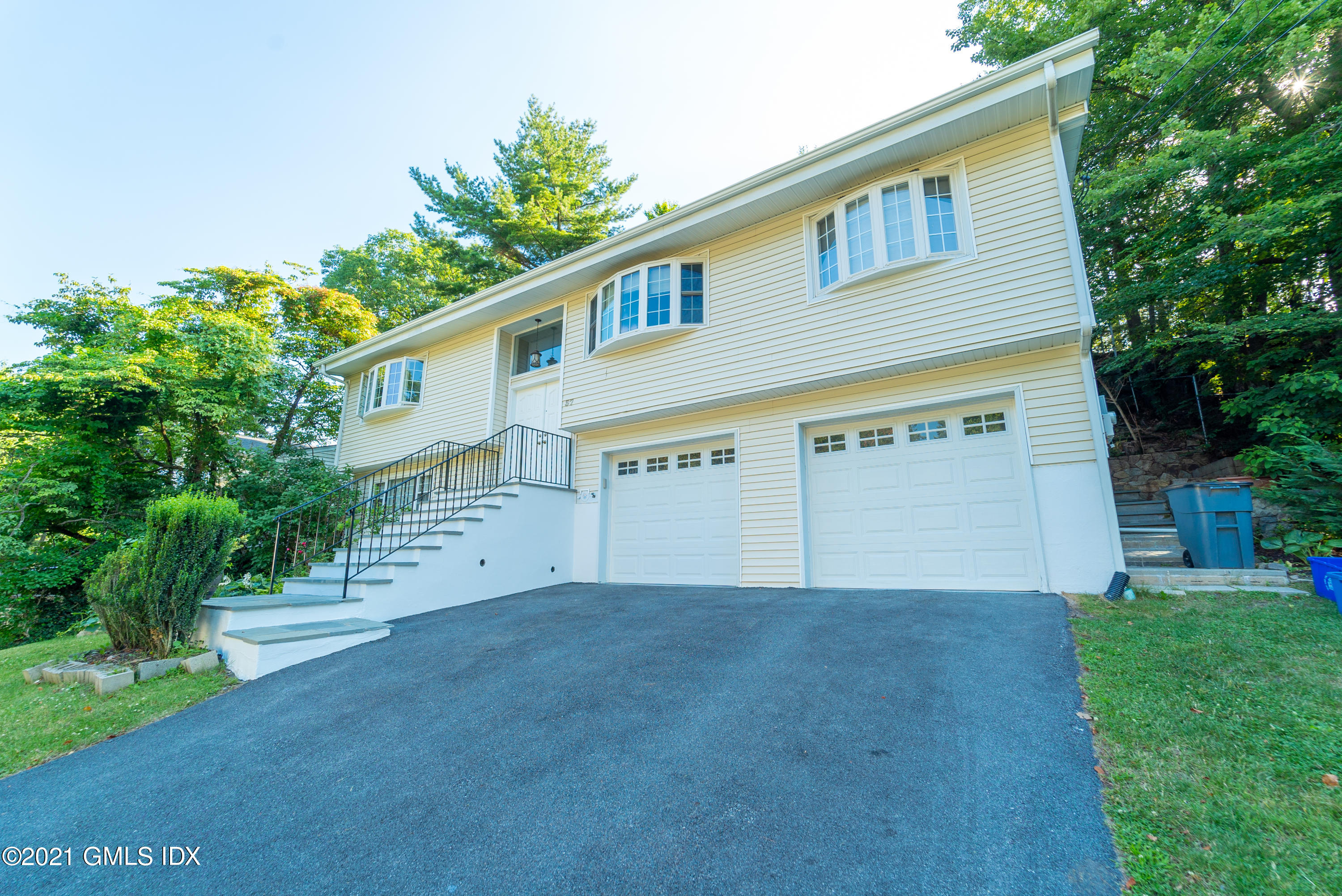 37 Amherst Road Riverside, CT 06878 - Photo 2 of 20 2A