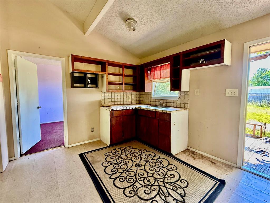 508 7th Street Hico, TX 76457 - Photo 11 of 17