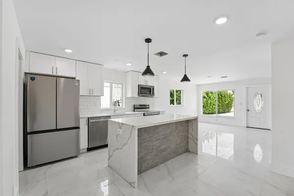 $3,500 | 537 Northwest 2nd Terrace, Deerfield Beach, FL 33441