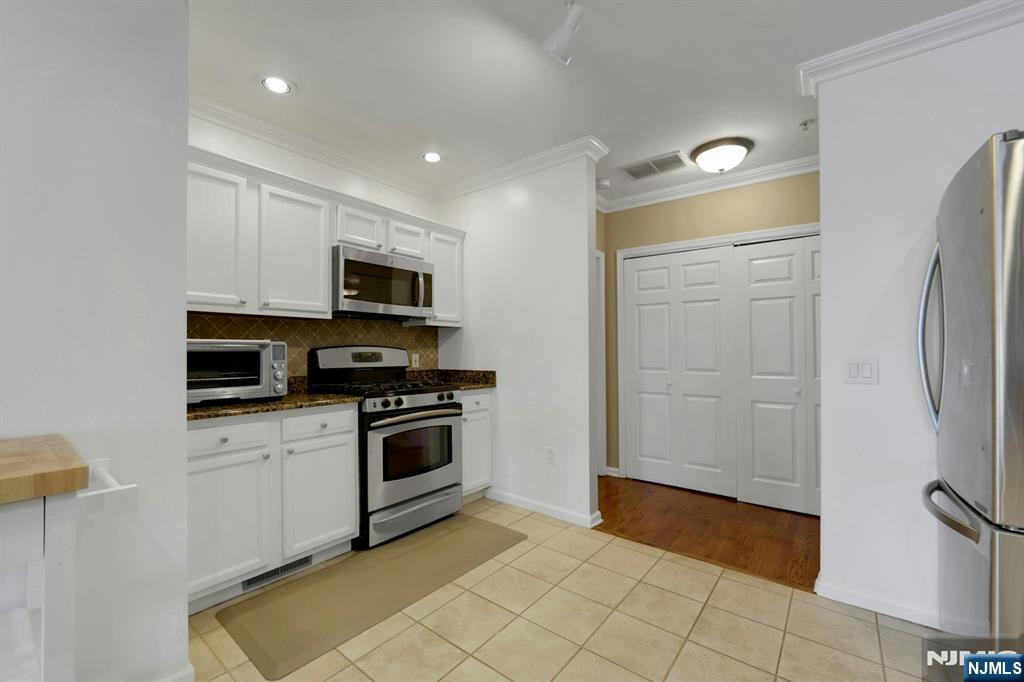 155 The Promenade Edgewater, NJ 07020 - Photo 19 of 29