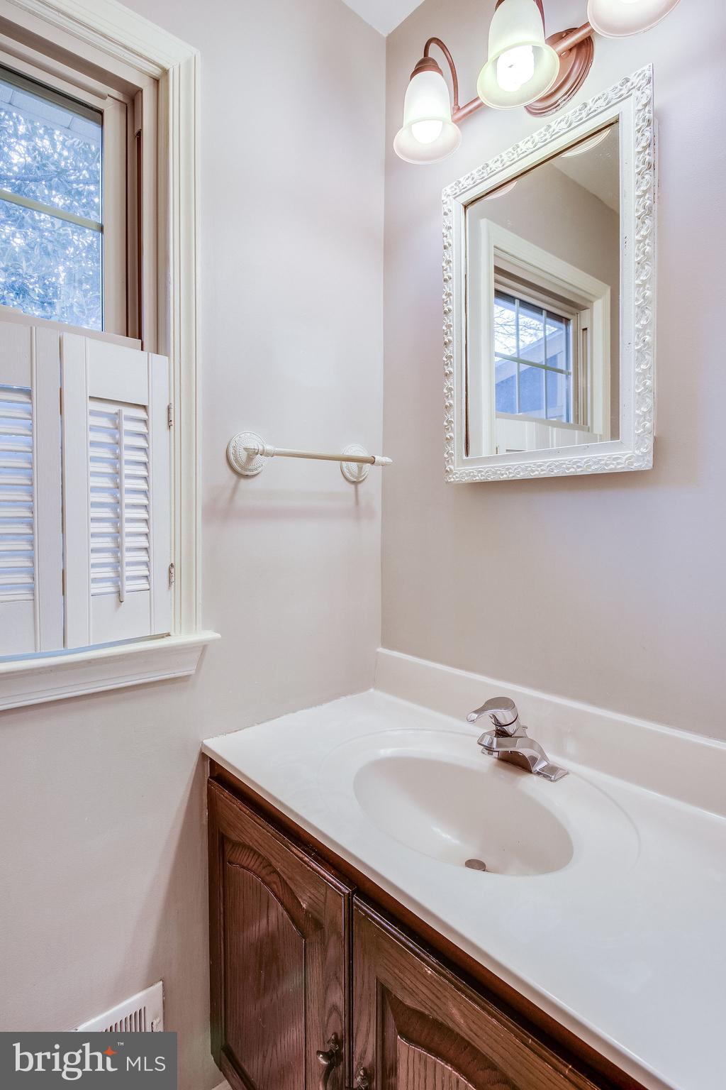 8610 Powder Horn Road Springfield, VA 22152 - Photo 23 of 65