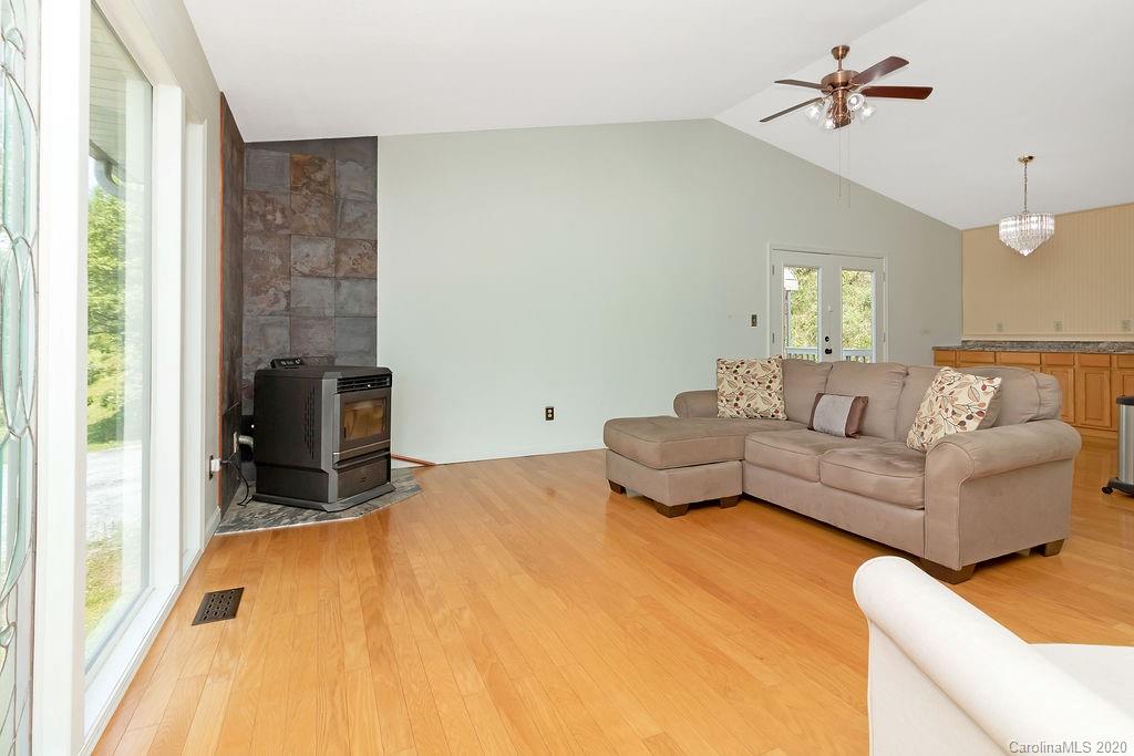 1443 Hannah Ford Road Brevard, NC 28712 - Photo 9 of 38 Gallery Image 9