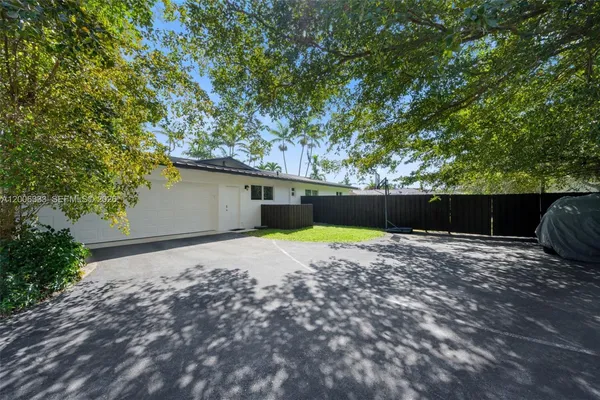 $5,950 | 8330 Southwest 171st Street, Palmetto Bay, FL 33157