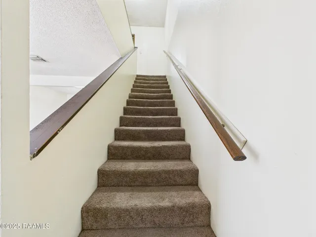 $950 | 201 High Meadows Boulevard, Unit 218, Lafayette, LA 70507